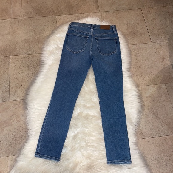 Madewell 9” Mid Rise Skinny Crop Jeans - Picture 4 of 7